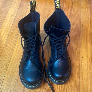 Dr. Marten’s 1460 Virginia Leather Boots - Women’s Size 6